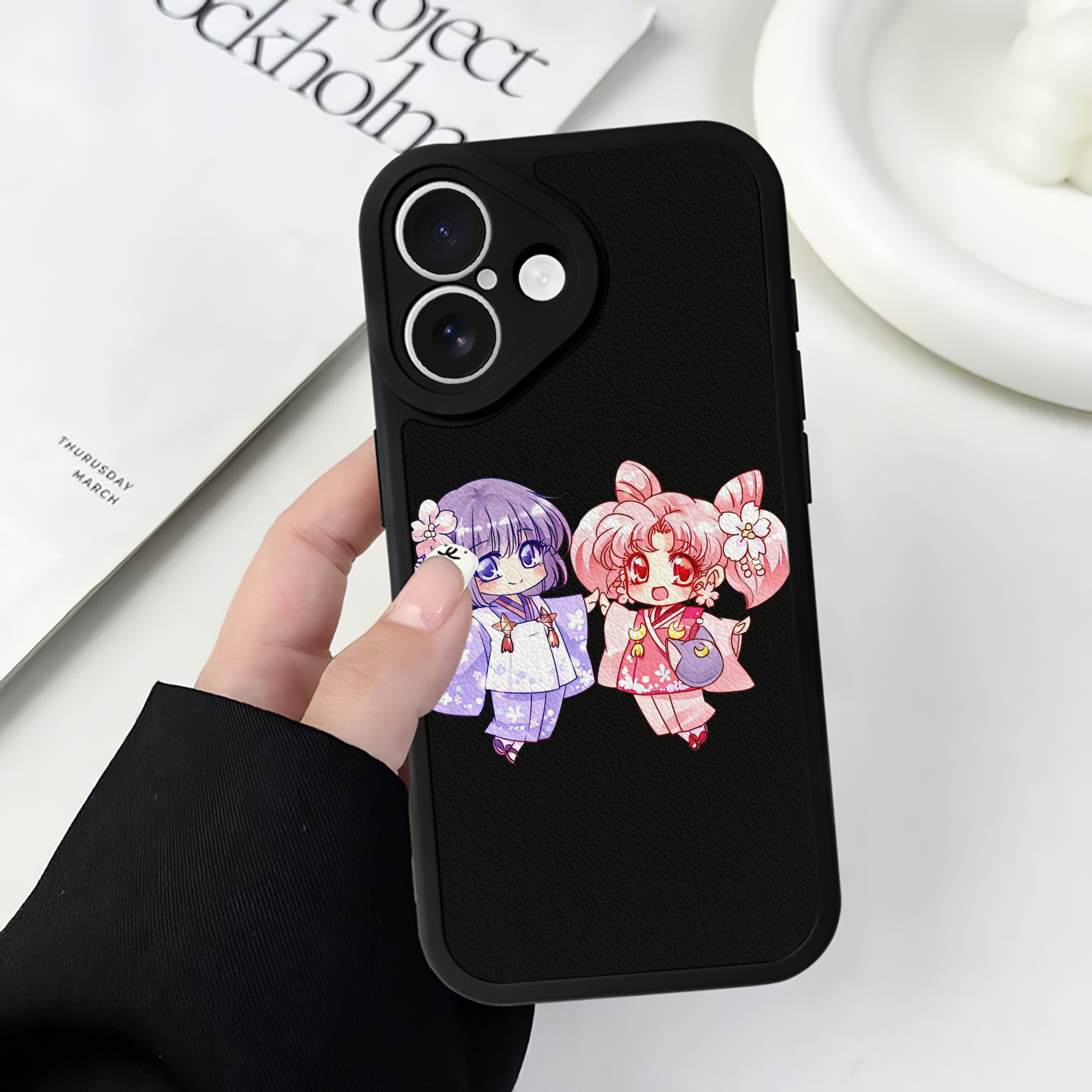 （画像用） 美少女戦士セーラームーン ちびうさ Sailor Moon Chibiusa Tsukino Usagi Small Lady Serenity 【iPhone 16シリーズ対応】シリコンスマホケース（レザー調） 材質：シリコン